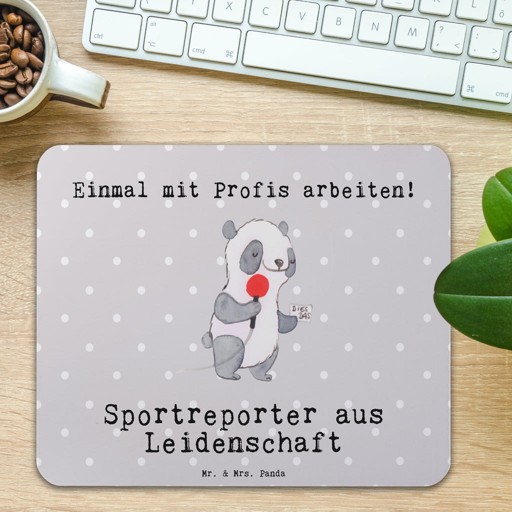 Mauspad Sportreporter aus Leidenschaft Mousepad, Computer zubehör, Büroausstattung, PC Zubehör, Arbeitszimmer, Mauspad, Einzigartiges Mauspad, Designer Mauspad, Mausunterlage, Mauspad Büro, Beruf, Ausbildung, Jubiläum, Abschied, Rente, Kollege, Kollegin, Geschenk, Schenken, Arbeitskollege, Mitarbeiter, Firma, Danke, Dankeschön