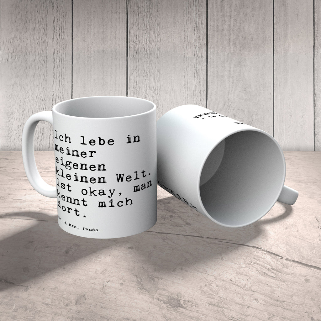 Tasse Sprüche und Zitate Ich lebe in meiner eigenen kleinen Welt. Ist okay, man kennt mich dort. Tasse, Kaffeetasse, Teetasse, Becher, Kaffeebecher, Teebecher, Keramiktasse, Porzellantasse, Büro Tasse, Geschenk Tasse, Tasse Sprüche, Tasse Motive, Kaffeetassen, Tasse bedrucken, Designer Tasse, Cappuccino Tassen, Schöne Teetassen, Spruch, Sprüche, lustige Sprüche, Weisheiten, Zitate, Spruch Geschenke, Spruch Sprüche Weisheiten Zitate Lustig Weisheit Worte