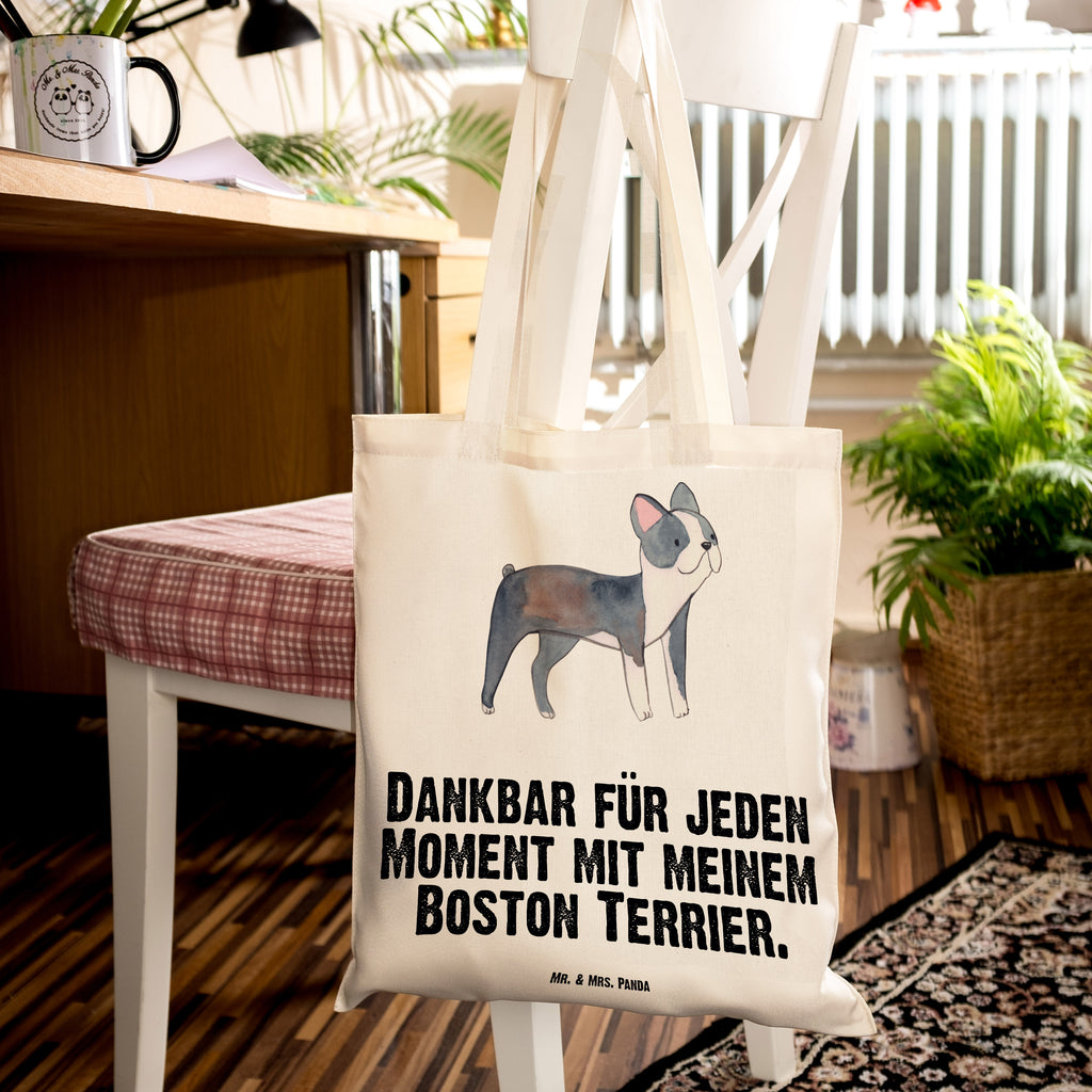 Tragetasche Boston Terrier Moment Beuteltasche, Beutel, Einkaufstasche, Jutebeutel, Stoffbeutel, Tasche, Shopper, Umhängetasche, Strandtasche, Schultertasche, Stofftasche, Tragetasche, Badetasche, Jutetasche, Einkaufstüte, Laptoptasche, Hund, Hunderasse, Rassehund, Hundebesitzer, Geschenk, Tierfreund, Schenken, Welpe, Boston Terrier