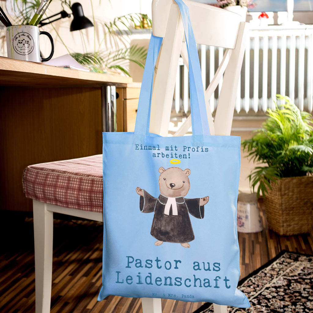 Tragetasche Pastor aus Leidenschaft Beuteltasche, Beutel, Einkaufstasche, Jutebeutel, Stoffbeutel, Tasche, Shopper, Umhängetasche, Strandtasche, Schultertasche, Stofftasche, Tragetasche, Badetasche, Jutetasche, Einkaufstüte, Laptoptasche, Beruf, Ausbildung, Jubiläum, Abschied, Rente, Kollege, Kollegin, Geschenk, Schenken, Arbeitskollege, Mitarbeiter, Firma, Danke, Dankeschön, Pastor, Diener Gottes<br />Geistlicher, Pfarrer, Prediger<br />Priester, Theologe, Kirche