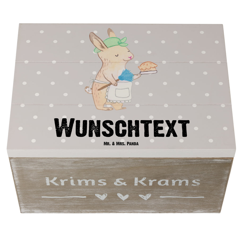 Personalisierte Holzkiste Haushaltshilfe Herz Holzkiste mit Namen, Kiste mit Namen, Schatzkiste mit Namen, Truhe mit Namen, Schatulle mit Namen, Erinnerungsbox mit Namen, Erinnerungskiste, mit Namen, Dekokiste mit Namen, Aufbewahrungsbox mit Namen, Holzkiste Personalisiert, Kiste Personalisiert, Schatzkiste Personalisiert, Truhe Personalisiert, Schatulle Personalisiert, Erinnerungsbox Personalisiert, Erinnerungskiste Personalisiert, Dekokiste Personalisiert, Aufbewahrungsbox Personalisiert, Geschenkbox personalisiert, GEschenkdose personalisiert, Beruf, Ausbildung, Jubiläum, Abschied, Rente, Kollege, Kollegin, Geschenk, Schenken, Arbeitskollege, Mitarbeiter, Firma, Danke, Dankeschön, Haushaltshilfe, Putzfrau, Reinigungskraft