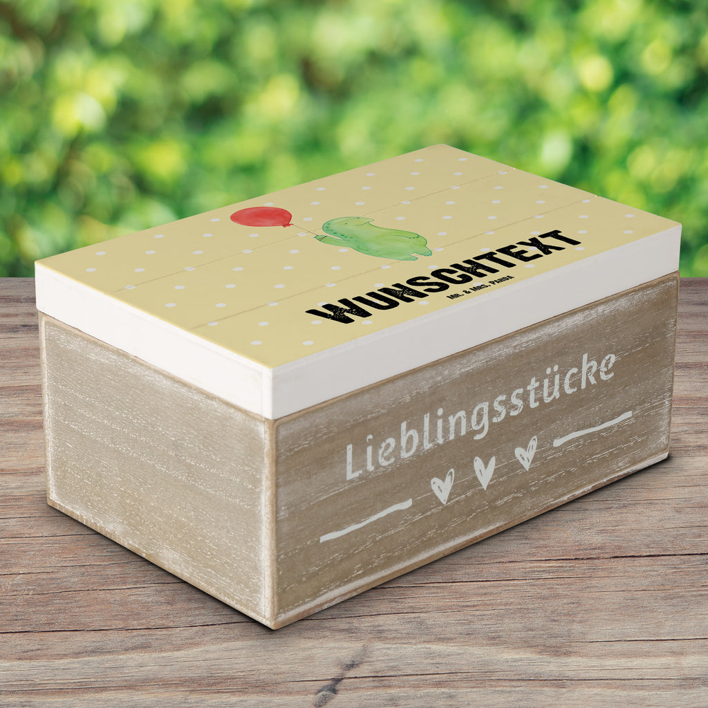 Personalisierte Holzkiste Schildkröte Luftballon Holzkiste mit Namen, Kiste mit Namen, Schatzkiste mit Namen, Truhe mit Namen, Schatulle mit Namen, Erinnerungsbox mit Namen, Erinnerungskiste, mit Namen, Dekokiste mit Namen, Aufbewahrungsbox mit Namen, Holzkiste Personalisiert, Kiste Personalisiert, Schatzkiste Personalisiert, Truhe Personalisiert, Schatulle Personalisiert, Erinnerungsbox Personalisiert, Erinnerungskiste Personalisiert, Dekokiste Personalisiert, Aufbewahrungsbox Personalisiert, Geschenkbox personalisiert, GEschenkdose personalisiert, Schildkröte, Schildkröten, Mutausbruch, Motivation, Motivationsspruch