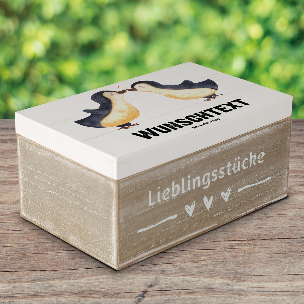 Personalisierte Holzkiste Pinguin Liebe Holzkiste mit Namen, Kiste mit Namen, Schatzkiste mit Namen, Truhe mit Namen, Schatulle mit Namen, Erinnerungsbox mit Namen, Erinnerungskiste, mit Namen, Dekokiste mit Namen, Aufbewahrungsbox mit Namen, Holzkiste Personalisiert, Kiste Personalisiert, Schatzkiste Personalisiert, Truhe Personalisiert, Schatulle Personalisiert, Erinnerungsbox Personalisiert, Erinnerungskiste Personalisiert, Dekokiste Personalisiert, Aufbewahrungsbox Personalisiert, Geschenkbox personalisiert, GEschenkdose personalisiert, Liebe, Partner, Freund, Freundin, Ehemann, Ehefrau, Heiraten, Verlobung, Heiratsantrag, Liebesgeschenk, Jahrestag, Hocheitstag, Pinguin, Pinguine, Pinguin Paar, Pinguinpaar, Pinguin Liebe, Paar, Pärchen. Liebespaar, Liebesbeweis, Liebesspruch, Hochzeitstag, Geschenk Freund, Geschenk Freundin, Verlobte, Verlobter, Love, Geschenk Hochzeitstag, Geschenkidee, Hochzeit, Gastgeschenk