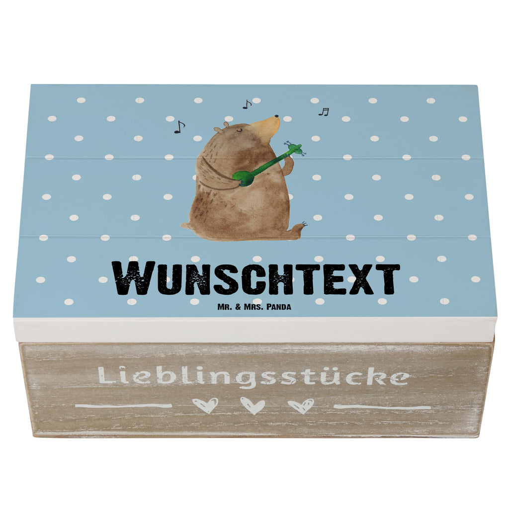 Personalisierte Holzkiste Bär Gitarre Holzkiste mit Namen, Kiste mit Namen, Schatzkiste mit Namen, Truhe mit Namen, Schatulle mit Namen, Erinnerungsbox mit Namen, Erinnerungskiste, mit Namen, Dekokiste mit Namen, Aufbewahrungsbox mit Namen, Holzkiste Personalisiert, Kiste Personalisiert, Schatzkiste Personalisiert, Truhe Personalisiert, Schatulle Personalisiert, Erinnerungsbox Personalisiert, Erinnerungskiste Personalisiert, Dekokiste Personalisiert, Aufbewahrungsbox Personalisiert, Geschenkbox personalisiert, GEschenkdose personalisiert, Bär, Teddy, Teddybär