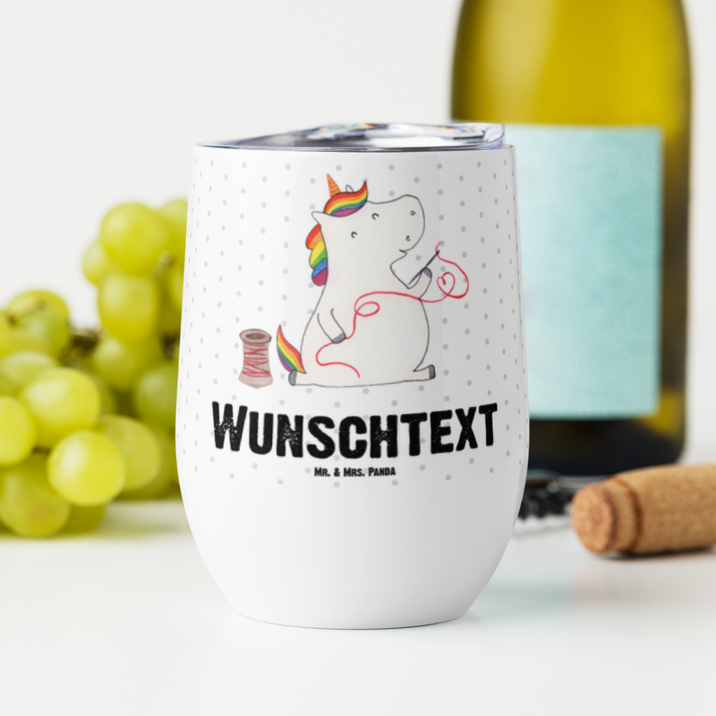 Personalisierter Weinbecher Einhorn Näherin Personalisierter Weinbecher, Personalisierter Glühwein Becher, Heißgetränke, Personalisierter Trinkbecher, Personalisierter Weinkelch, Personalisiertes Weingläser, hochwertiger Weinbecher, Weinbecher Reisen, Weinbecher unterwegs, Personalisertes Sommerglas, mit Namen, Wunschtext, Personalisierung, selbst bedrucken, Personalisiertes Weinglas, Einhorn, Einhörner, Einhorn Deko, Pegasus, Unicorn, Näherin, nähen, Mädchen, Freundin, Häkeln, Stricken, basteln, Nähzimmer