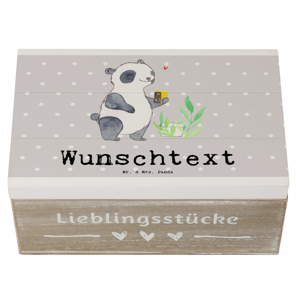 Personalisierte Holzkiste Panda Geocaching Holzkiste mit Namen, Kiste mit Namen, Schatzkiste mit Namen, Truhe mit Namen, Schatulle mit Namen, Erinnerungsbox mit Namen, Erinnerungskiste, mit Namen, Dekokiste mit Namen, Aufbewahrungsbox mit Namen, Holzkiste Personalisiert, Kiste Personalisiert, Schatzkiste Personalisiert, Truhe Personalisiert, Schatulle Personalisiert, Erinnerungsbox Personalisiert, Erinnerungskiste Personalisiert, Dekokiste Personalisiert, Aufbewahrungsbox Personalisiert, Geschenkbox personalisiert, GEschenkdose personalisiert, Geschenk, Sport, Sportart, Hobby, Schenken, Danke, Dankeschön, Auszeichnung, Gewinn, Sportler, Geocaching, Schatzsuchen, GPS Schnitzeljagd, Opencaching