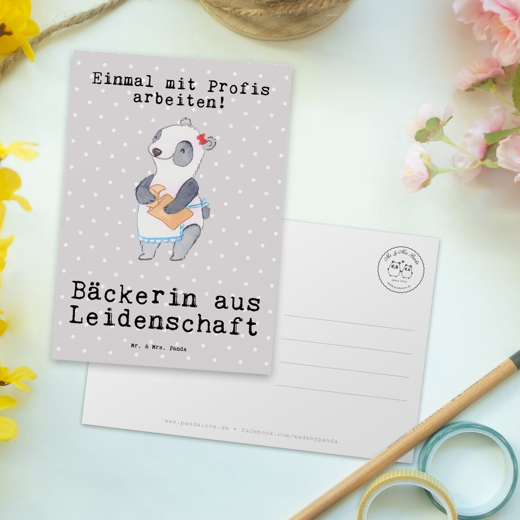 Postkarte Bäckerin aus Leidenschaft Postkarte, Karte, Geschenkkarte, Grußkarte, Einladung, Ansichtskarte, Geburtstagskarte, Einladungskarte, Dankeskarte, Ansichtskarten, Einladung Geburtstag, Einladungskarten Geburtstag, Beruf, Ausbildung, Jubiläum, Abschied, Rente, Kollege, Kollegin, Geschenk, Schenken, Arbeitskollege, Mitarbeiter, Firma, Danke, Dankeschön, Bäckerin, Konditorin, Brotbäckerin, Bäckerei, Backstube, Bäckerladen, Brotmanufaktur