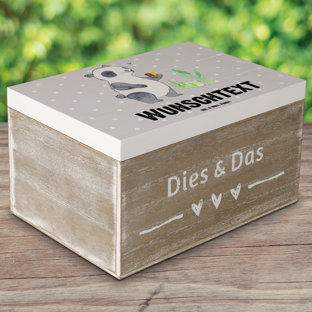 Personalisierte Holzkiste Panda Geocaching Holzkiste mit Namen, Kiste mit Namen, Schatzkiste mit Namen, Truhe mit Namen, Schatulle mit Namen, Erinnerungsbox mit Namen, Erinnerungskiste, mit Namen, Dekokiste mit Namen, Aufbewahrungsbox mit Namen, Holzkiste Personalisiert, Kiste Personalisiert, Schatzkiste Personalisiert, Truhe Personalisiert, Schatulle Personalisiert, Erinnerungsbox Personalisiert, Erinnerungskiste Personalisiert, Dekokiste Personalisiert, Aufbewahrungsbox Personalisiert, Geschenkbox personalisiert, GEschenkdose personalisiert, Geschenk, Sport, Sportart, Hobby, Schenken, Danke, Dankeschön, Auszeichnung, Gewinn, Sportler, Geocaching, Schatzsuchen, GPS Schnitzeljagd, Opencaching