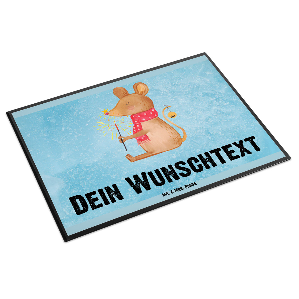 Personalisierte Schreibtischunterlage Weihnachtsmaus Personalisierte Schreibunterlage, Personalisierte Schreibtischauflage, Personalisierte Schreibtisch Unterlagen, Schreibunterlage mit Namen, Schreibtischauflage mit Namen, Schreibtisch Unterlagen mit Namen, Selbst gestalten, Namensaufdruck, Namenspersonalisierung, Winter, Weihnachten, Weihnachtsdeko, Nikolaus, Advent, Heiligabend, Wintermotiv, Frohe Weihnachten, Weihnachtsgruß, Weihnachtsmotiv, Maus, Mäuschen, Weihnachtswunder