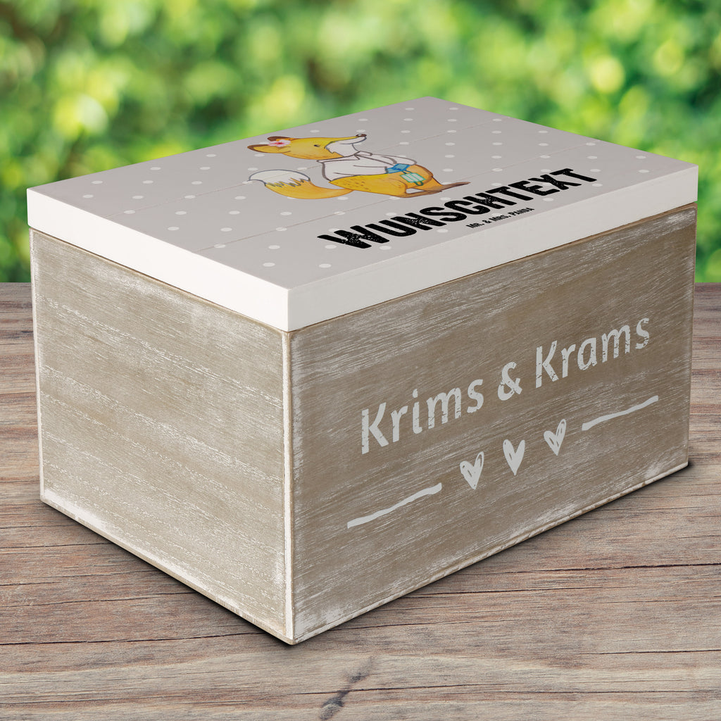 Personalisierte Holzkiste Gynäkologin Herz Holzkiste mit Namen, Kiste mit Namen, Schatzkiste mit Namen, Truhe mit Namen, Schatulle mit Namen, Erinnerungsbox mit Namen, Erinnerungskiste, mit Namen, Dekokiste mit Namen, Aufbewahrungsbox mit Namen, Holzkiste Personalisiert, Kiste Personalisiert, Schatzkiste Personalisiert, Truhe Personalisiert, Schatulle Personalisiert, Erinnerungsbox Personalisiert, Erinnerungskiste Personalisiert, Dekokiste Personalisiert, Aufbewahrungsbox Personalisiert, Geschenkbox personalisiert, GEschenkdose personalisiert, Beruf, Ausbildung, Jubiläum, Abschied, Rente, Kollege, Kollegin, Geschenk, Schenken, Arbeitskollege, Mitarbeiter, Firma, Danke, Dankeschön, Gynäkologin, Frauenärztin, Geschenk Frauenarzt nach Geburt, Geburtshilfe, Frauenarztpraxis