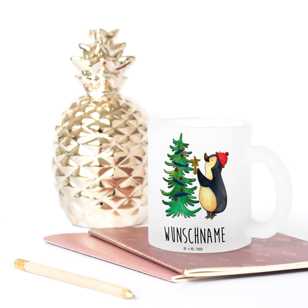 Personalisierte Teetasse Pinguin Weihnachtsbaum Personalisierte Teetasse, Personalisiertes Teeglas, Personalisierter Teebecher, Personalisierte Glas Teetasse, Personalisierte Teetasse aus Glas, Teetasse mit Namen, Teeglas mit Namen, Teebecher mit Namen, Glas Teetasse mit Namen, Teetasse aus Glas mit Namen, Teetasse Wunschname, Teetasse selbst gestalten., Winter, Weihnachten, Weihnachtsdeko, Nikolaus, Advent, Heiligabend, Wintermotiv, Pinguin