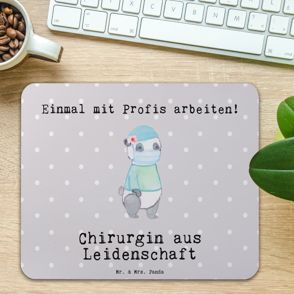 Mauspad Chirurgin aus Leidenschaft Mousepad, Computer zubehör, Büroausstattung, PC Zubehör, Arbeitszimmer, Mauspad, Einzigartiges Mauspad, Designer Mauspad, Mausunterlage, Mauspad Büro, Beruf, Ausbildung, Jubiläum, Abschied, Rente, Kollege, Kollegin, Geschenk, Schenken, Arbeitskollege, Mitarbeiter, Firma, Danke, Dankeschön, Chirurgin, Unfallchirurgini, Notfallchirurgin, Krankenhaus, Ärztin, Medizinerin