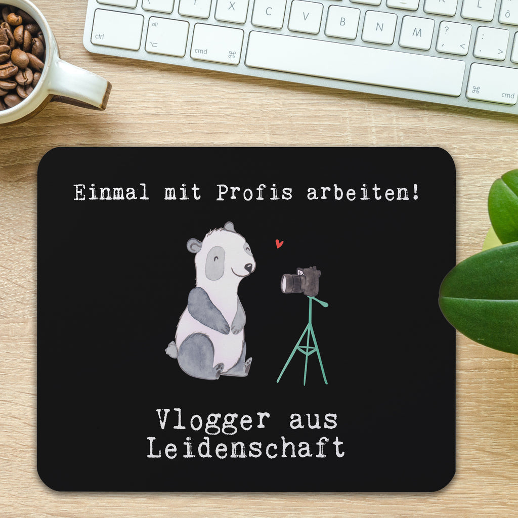 Mauspad Vlogger aus Leidenschaft Mousepad, Computer zubehör, Büroausstattung, PC Zubehör, Arbeitszimmer, Mauspad, Einzigartiges Mauspad, Designer Mauspad, Mausunterlage, Mauspad Büro, Beruf, Ausbildung, Jubiläum, Abschied, Rente, Kollege, Kollegin, Geschenk, Schenken, Arbeitskollege, Mitarbeiter, Firma, Danke, Dankeschön