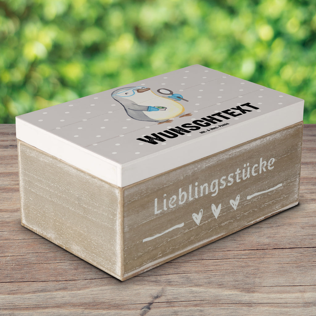 Personalisierte Holzkiste Mikrobiologe mit Herz Holzkiste mit Namen, Kiste mit Namen, Schatzkiste mit Namen, Truhe mit Namen, Schatulle mit Namen, Erinnerungsbox mit Namen, Erinnerungskiste, mit Namen, Dekokiste mit Namen, Aufbewahrungsbox mit Namen, Holzkiste Personalisiert, Kiste Personalisiert, Schatzkiste Personalisiert, Truhe Personalisiert, Schatulle Personalisiert, Erinnerungsbox Personalisiert, Erinnerungskiste Personalisiert, Dekokiste Personalisiert, Aufbewahrungsbox Personalisiert, Geschenkbox personalisiert, GEschenkdose personalisiert, Beruf, Ausbildung, Jubiläum, Abschied, Rente, Kollege, Kollegin, Geschenk, Schenken, Arbeitskollege, Mitarbeiter, Firma, Danke, Dankeschön, Mikrobiologe, Naturwissenschaftler, Labor, Forschung