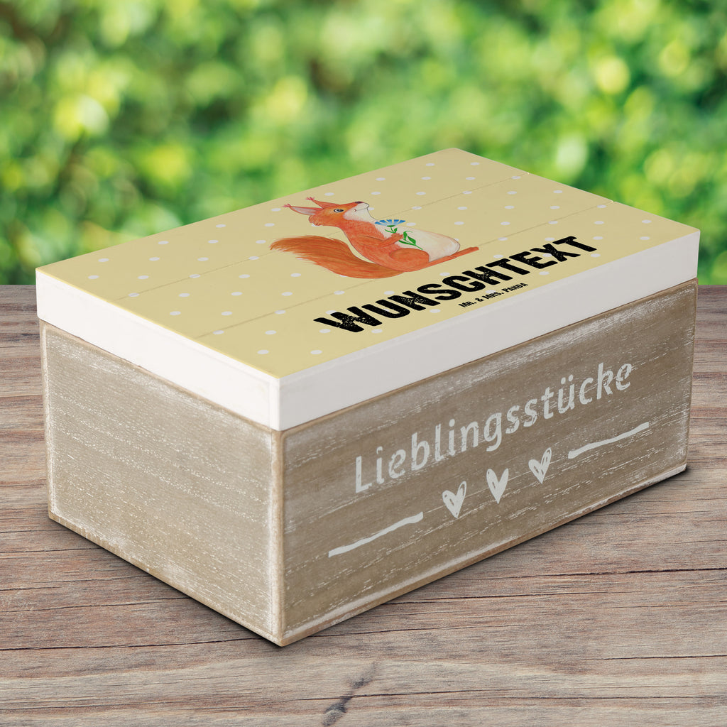 Personalisierte Holzkiste Eichhörnchen Blume Holzkiste mit Namen, Kiste mit Namen, Schatzkiste mit Namen, Truhe mit Namen, Schatulle mit Namen, Erinnerungsbox mit Namen, Erinnerungskiste, mit Namen, Dekokiste mit Namen, Aufbewahrungsbox mit Namen, Holzkiste Personalisiert, Kiste Personalisiert, Schatzkiste Personalisiert, Truhe Personalisiert, Schatulle Personalisiert, Erinnerungsbox Personalisiert, Erinnerungskiste Personalisiert, Dekokiste Personalisiert, Aufbewahrungsbox Personalisiert, Geschenkbox personalisiert, GEschenkdose personalisiert, Tiermotive, Gute Laune, lustige Sprüche, Tiere, Eichhörnchen, Eichhorn, Spruch positiv, Lachen, Spaß, Motivation Sprüche, Motivation Bilder, glücklich Spruch, Spruch Deko