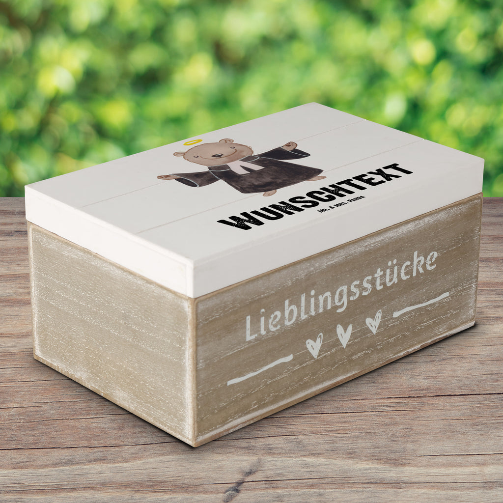 Personalisierte Holzkiste Pfarrer mit Herz Holzkiste mit Namen, Kiste mit Namen, Schatzkiste mit Namen, Truhe mit Namen, Schatulle mit Namen, Erinnerungsbox mit Namen, Erinnerungskiste, mit Namen, Dekokiste mit Namen, Aufbewahrungsbox mit Namen, Holzkiste Personalisiert, Kiste Personalisiert, Schatzkiste Personalisiert, Truhe Personalisiert, Schatulle Personalisiert, Erinnerungsbox Personalisiert, Erinnerungskiste Personalisiert, Dekokiste Personalisiert, Aufbewahrungsbox Personalisiert, Geschenkbox personalisiert, GEschenkdose personalisiert, Beruf, Ausbildung, Jubiläum, Abschied, Rente, Kollege, Kollegin, Geschenk, Schenken, Arbeitskollege, Mitarbeiter, Firma, Danke, Dankeschön, Pastor, Diener Gottes<br />Geistlicher, Pfarrer, Prediger<br />Priester, Theologe, Kirche