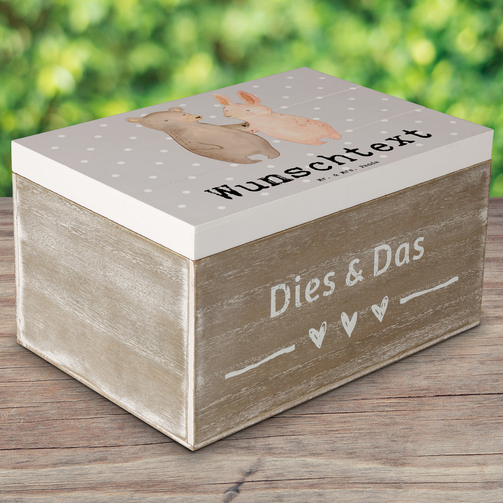 Personalisierte Holzkiste Hase Beste Freundschaft der Welt Holzkiste mit Namen, Kiste mit Namen, Schatzkiste mit Namen, Truhe mit Namen, Schatulle mit Namen, Erinnerungsbox mit Namen, Erinnerungskiste, mit Namen, Dekokiste mit Namen, Aufbewahrungsbox mit Namen, Holzkiste Personalisiert, Kiste Personalisiert, Schatzkiste Personalisiert, Truhe Personalisiert, Schatulle Personalisiert, Erinnerungsbox Personalisiert, Erinnerungskiste Personalisiert, Dekokiste Personalisiert, Aufbewahrungsbox Personalisiert, Geschenkbox personalisiert, GEschenkdose personalisiert, für, Dankeschön, Geschenk, Schenken, Geburtstag, Geburtstagsgeschenk, Geschenkidee, Danke, Bedanken, Mitbringsel, Freude machen, Geschenktipp, Freundschaft, Freunde, Freunde fürs Leben, best friends, Freundin, Freund, Clique, Kumpel, bae, bff