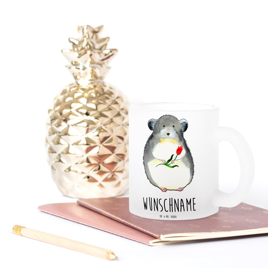 Personalisierte Teetasse Chinchilla mit Blume Personalisierte Teetasse, Personalisiertes Teeglas, Personalisierter Teebecher, Personalisierte Glas Teetasse, Personalisierte Teetasse aus Glas, Teetasse mit Namen, Teeglas mit Namen, Teebecher mit Namen, Glas Teetasse mit Namen, Teetasse aus Glas mit Namen, Teetasse Wunschname, Teetasse selbst gestalten., Tiermotive, Gute Laune, lustige Sprüche, Tiere, Chinchilla, Chinchillas, Liebeskummer, Kummer, Depressionen, traurig sein, Chaos, Glücklichsein, Büro, Büroalltag