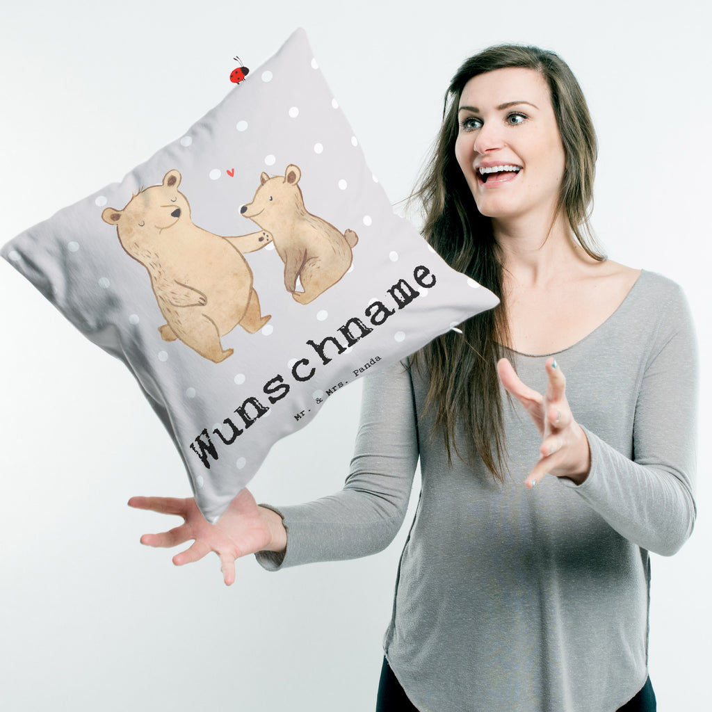 Personalisiertes Kissen Bär Bester Vati der Welt Kissen, personalisiert, Name, Wunschname, bedrucken, Kopfkissen, für, Dankeschön, Geschenk, Schenken, Geburtstag, Geburtstagsgeschenk, Geschenkidee, Danke, Bedanken, Mitbringsel, Freude machen, Geschenktipp, Vater, Papa, Dad, Daddy, Paps, Papi, Vati, Eltern, Geschenk Vater, Mann, Familie, Bester, Kleinigkeit