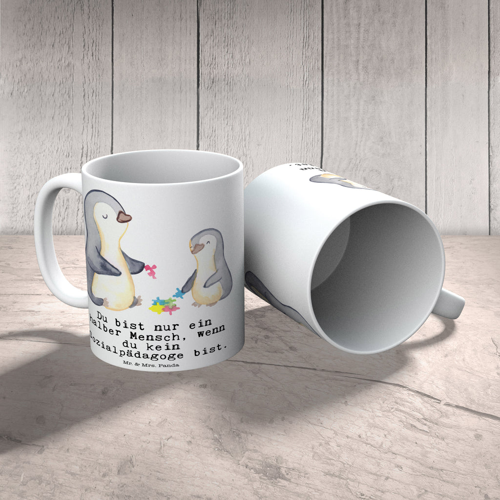 Tasse Sozialpädagoge mit Herz Tasse, Kaffeetasse, Teetasse, Becher, Kaffeebecher, Teebecher, Keramiktasse, Porzellantasse, Büro Tasse, Geschenk Tasse, Tasse Sprüche, Tasse Motive, Kaffeetassen, Tasse bedrucken, Designer Tasse, Cappuccino Tassen, Schöne Teetassen, Beruf, Ausbildung, Jubiläum, Abschied, Rente, Kollege, Kollegin, Geschenk, Schenken, Arbeitskollege, Mitarbeiter, Firma, Danke, Dankeschön