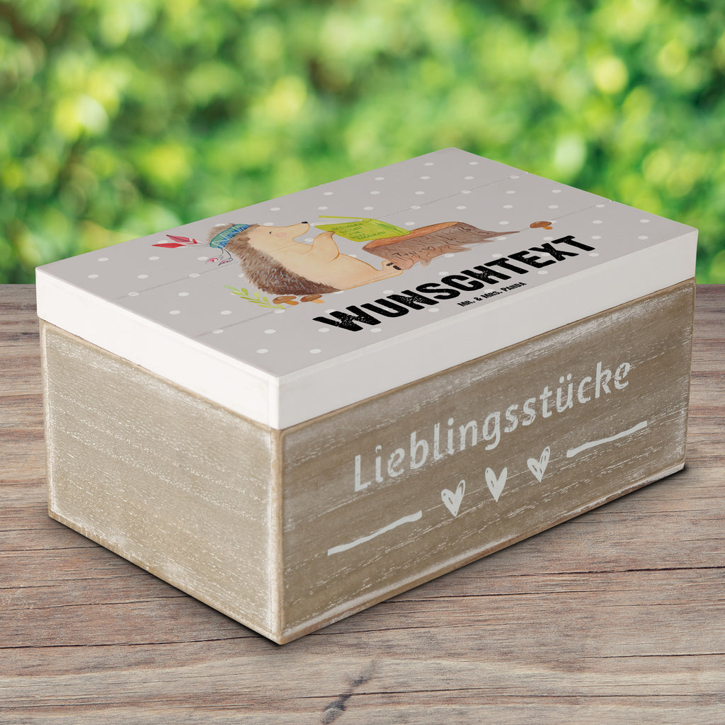 Personalisierte Holzkiste Igel Indianer Holzkiste mit Namen, Kiste mit Namen, Schatzkiste mit Namen, Truhe mit Namen, Schatulle mit Namen, Erinnerungsbox mit Namen, Erinnerungskiste, mit Namen, Dekokiste mit Namen, Aufbewahrungsbox mit Namen, Holzkiste Personalisiert, Kiste Personalisiert, Schatzkiste Personalisiert, Truhe Personalisiert, Schatulle Personalisiert, Erinnerungsbox Personalisiert, Erinnerungskiste Personalisiert, Dekokiste Personalisiert, Aufbewahrungsbox Personalisiert, Geschenkbox personalisiert, GEschenkdose personalisiert, Waldtiere, Tiere, Igel, Indianer, Abenteuer, Lagerfeuer, Camping