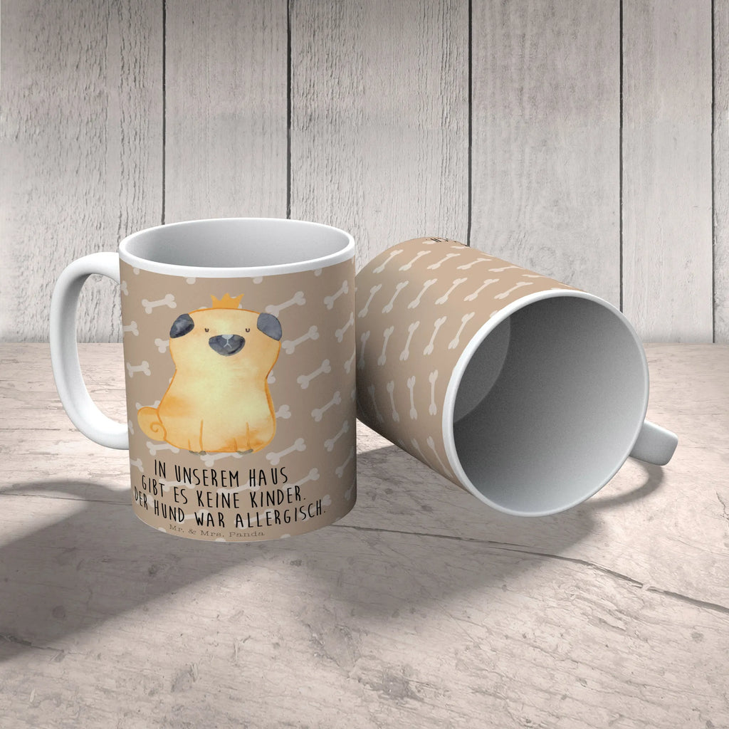 Tasse Mops Krone Tasse, Kaffeetasse, Teetasse, Becher, Kaffeebecher, Teebecher, Keramiktasse, Porzellantasse, Büro Tasse, Geschenk Tasse, Tasse Sprüche, Tasse Motive, Kaffeetassen, Tasse bedrucken, Designer Tasse, Cappuccino Tassen, Schöne Teetassen, Hund, Hundemotiv, Haustier, Hunderasse, Tierliebhaber, Hundebesitzer, Sprüche, Mops, allergisch, kinderlos, Hausregel, Hundebesitzer. Spruch, lustig