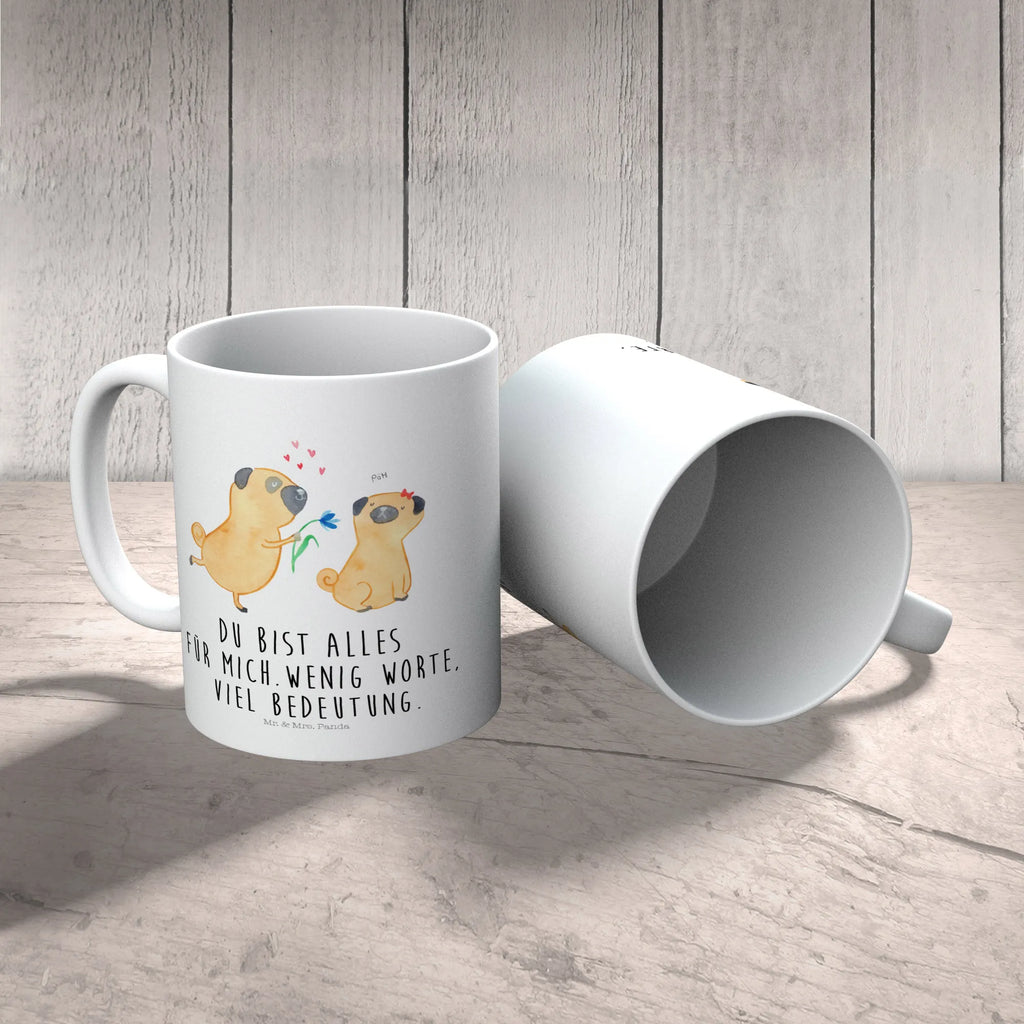 Kindertasse Mops Verliebt Kindertasse, Kinder Tasse, Kunststoff Tasse, Kindergarten Tasse, Trinkbecher, Camping Becher, Kaffeetasse, Kunststoffbecher, Kindergartenbecher, Outdoorgeschirr, Kunststoffgeschirr, Reisebecher, Reisetasse, Kinderbecher, Bruchfeste Tasse, Bruchsichere Tasse, Plastik Tasse, Plastiktasse, Hund, Hundemotiv, Haustier, Hunderasse, Tierliebhaber, Hundebesitzer, Sprüche, Mops, Möpse, Hundeliebe, verliebt, Liebe, Liebesspruch. Verlobt, Geschenk Freund, Partner