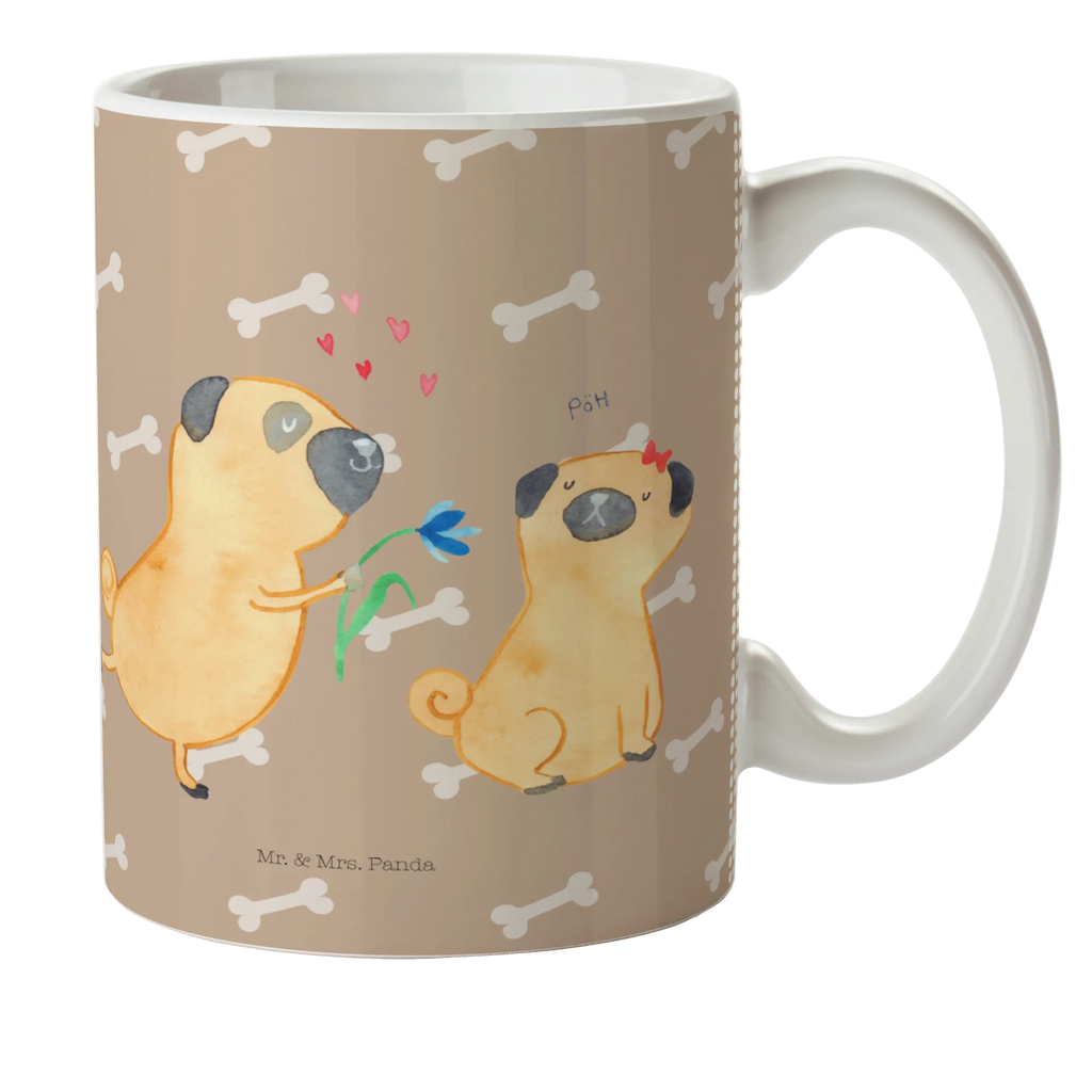 Kindertasse Mops Verliebt Kindertasse, Kinder Tasse, Kunststoff Tasse, Kindergarten Tasse, Trinkbecher, Camping Becher, Kaffeetasse, Kunststoffbecher, Kindergartenbecher, Outdoorgeschirr, Kunststoffgeschirr, Reisebecher, Reisetasse, Kinderbecher, Bruchfeste Tasse, Bruchsichere Tasse, Plastik Tasse, Plastiktasse, Hund, Hundemotiv, Haustier, Hunderasse, Tierliebhaber, Hundebesitzer, Sprüche, Mops, Möpse, Hundeliebe, verliebt, Liebe, Liebesspruch. Verlobt, Geschenk Freund, Partner