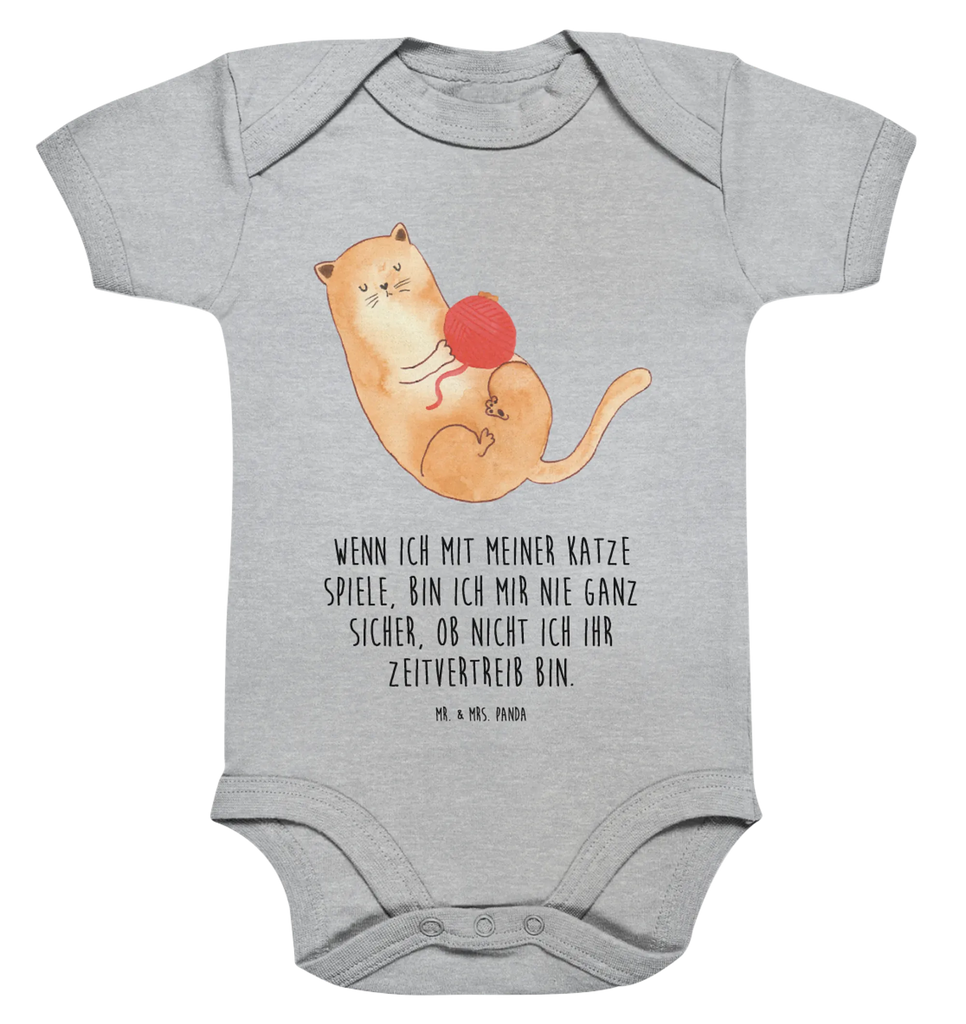 Organic Baby Body Katze Wolle Babykleidung, Babystrampler, Strampler, Wickelbody, Baby Erstausstattung, Junge, Mädchen, Katze, Katzenmotiv, Katzenfan, Katzendeko, Katzenfreund, Katzenliebhaber, Katzenprodukte, Katzenartikel, Katzenaccessoires, Katzensouvenirs, Katzenliebhaberprodukte, Katzenmotive, Katzen, Kater, Mietze, Cat, Cats, Katzenhalter, Katzenbesitzerin, Haustier, Wollknäuel, Wolle, Spielen, Spiel, verspielt