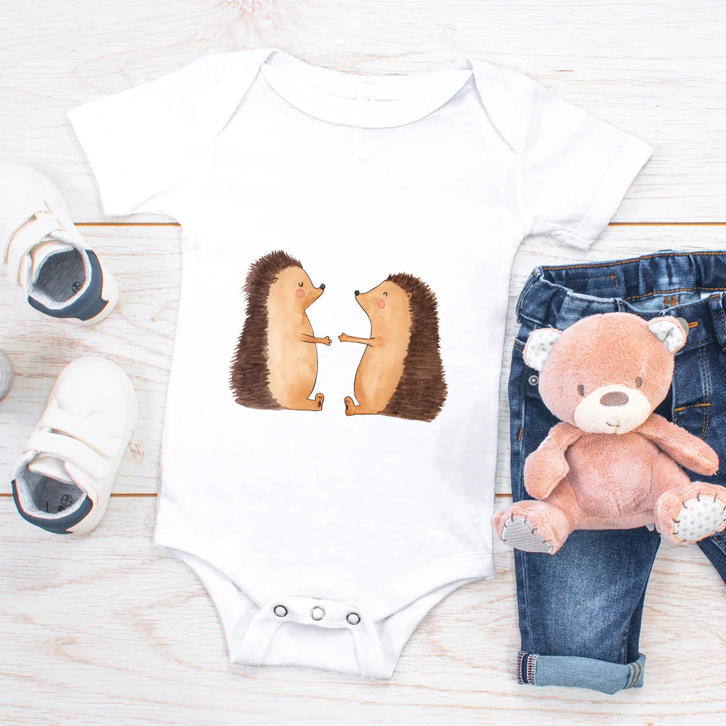 Organic Baby Body Igel Liebe Babykleidung, Babystrampler, Strampler, Wickelbody, Baby Erstausstattung, Junge, Mädchen, Liebe, Partner, Freund, Freundin, Ehemann, Ehefrau, Heiraten, Verlobung, Heiratsantrag, Liebesgeschenk, Jahrestag, Hocheitstag, Verliebt, Verlobt, Verheiratet, Geschenk, Liebesbeweis, Hochzeitstag, Hochzeit, Igel