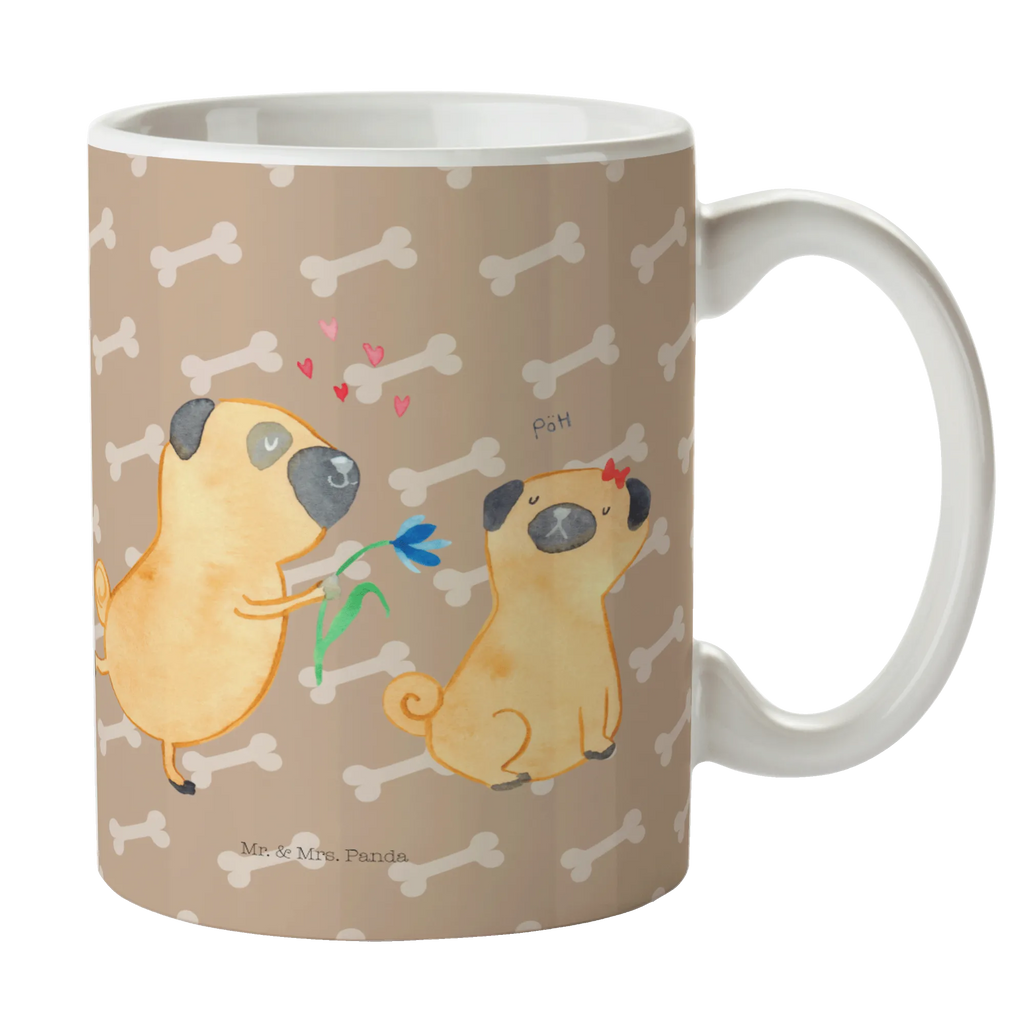 Tasse Mops Verliebt Tasse, Kaffeetasse, Teetasse, Becher, Kaffeebecher, Teebecher, Keramiktasse, Porzellantasse, Büro Tasse, Geschenk Tasse, Tasse Sprüche, Tasse Motive, Kaffeetassen, Tasse bedrucken, Designer Tasse, Cappuccino Tassen, Schöne Teetassen, Hund, Hundemotiv, Haustier, Hunderasse, Tierliebhaber, Hundebesitzer, Sprüche, Mops, Möpse, Hundeliebe, verliebt, Liebe, Liebesspruch. Verlobt, Geschenk Freund, Partner