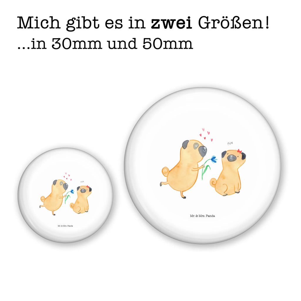 Button Mops verliebt 50mm Button, Button, Pin, Anstecknadel, Hund, Hundemotiv, Haustier, Hunderasse, Tierliebhaber, Hundebesitzer, Sprüche, Mops, Möpse, Hundeliebe, verliebt, Liebe, Liebesspruch. Verlobt, Geschenk Freund, Partner