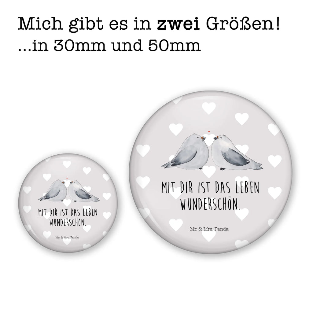 Button Turteltauben Liebe 50mm Button, Button, Pin, Anstecknadel, Liebe, Partner, Freund, Freundin, Ehemann, Ehefrau, Heiraten, Verlobung, Heiratsantrag, Liebesgeschenk, Jahrestag, Hocheitstag, Turteltauben, Turteltäubchen, Tauben, Verliebt, Verlobt, Verheiratet, Geschenk Freundin, Geschenk Freund, Liebesbeweis, Hochzeitstag, Geschenk Hochzeit