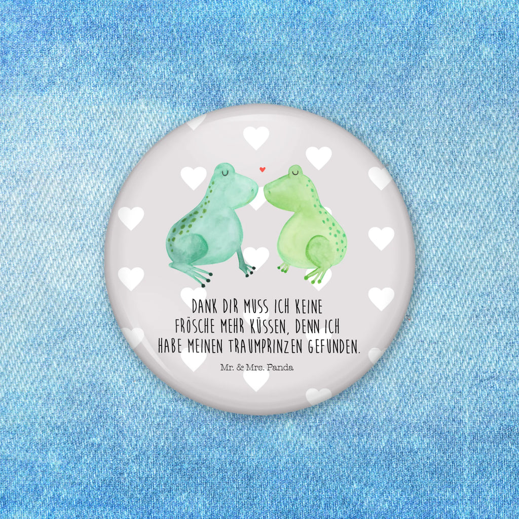 Button Frosch Liebe 50mm Button, Button, Pin, Anstecknadel, Liebe, Partner, Freund, Freundin, Ehemann, Ehefrau, Heiraten, Verlobung, Heiratsantrag, Liebesgeschenk, Jahrestag, Hocheitstag, Verliebt, Verlobt, Verheiratet, Geschenk Freundin, Geschenk Freund, Liebesbeweis, Hochzeitstag, Geschenk Hochzeit, Frosch, Frösche, Froschkönig, Fröschchen