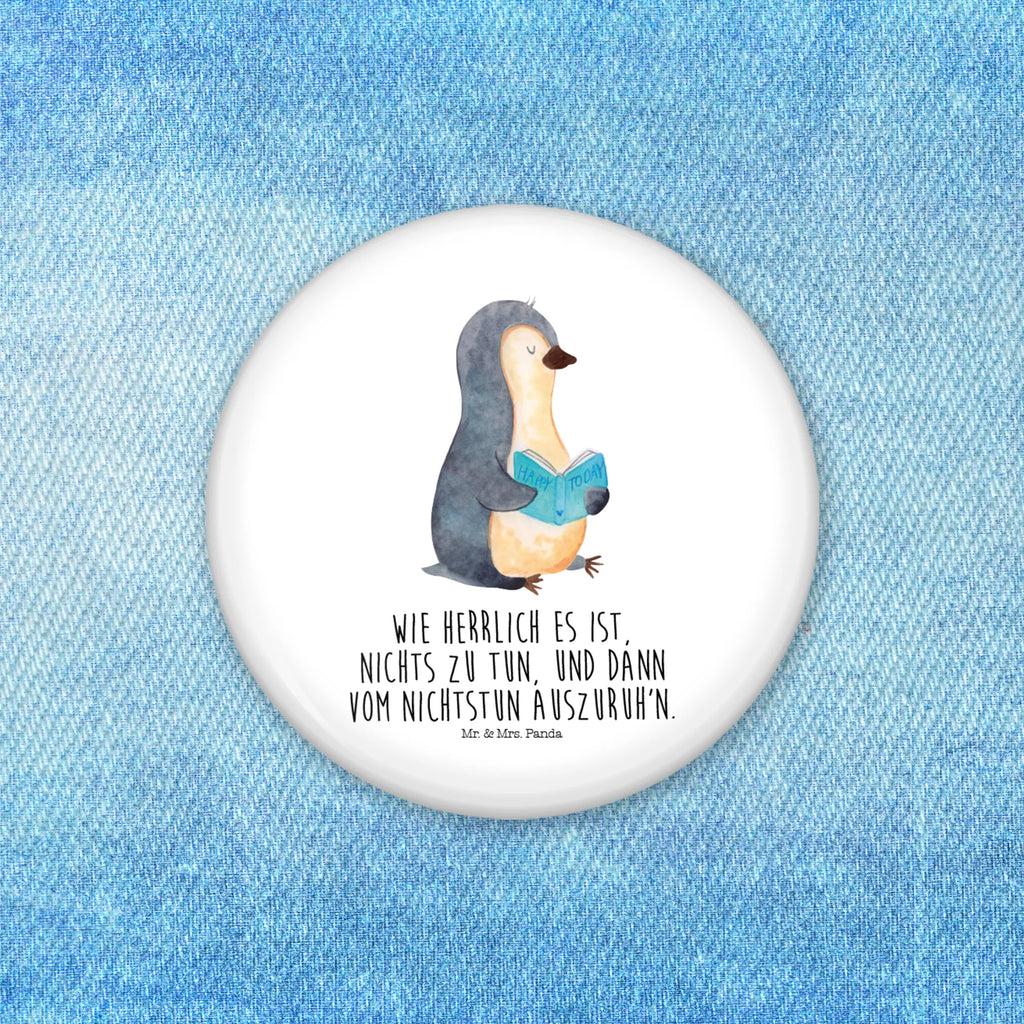 Button Pinguin Buch 50mm Button, Button, Pin, Anstecknadel, Pinguin, Pinguine, Buch, Lesen, Bücherwurm, Nichtstun, Faulenzen, Ferien, Urlaub, Freizeit