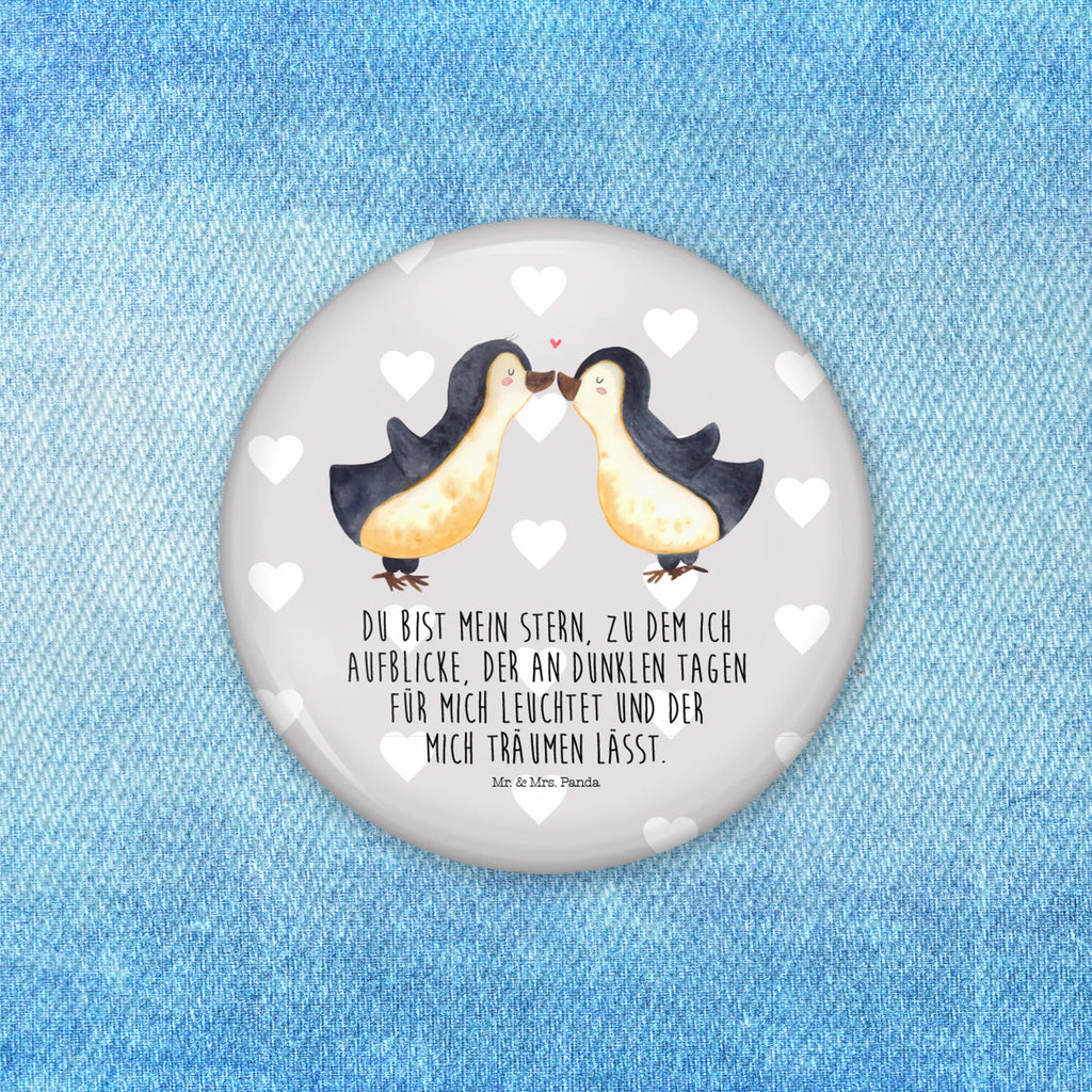 Button Pinguin Liebe 50mm Button, Button, Pin, Anstecknadel, Liebe, Partner, Freund, Freundin, Ehemann, Ehefrau, Heiraten, Verlobung, Heiratsantrag, Liebesgeschenk, Jahrestag, Hocheitstag, Pinguin, Pinguine, Pinguin Paar, Pinguinpaar, Pinguin Liebe, Paar, Pärchen. Liebespaar, Liebesbeweis, Liebesspruch, Hochzeitstag, Geschenk Freund, Geschenk Freundin, Verlobte, Verlobter, Love, Geschenk Hochzeitstag, Geschenkidee, Hochzeit, Gastgeschenk