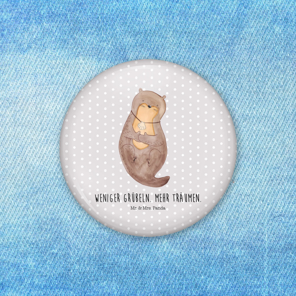 Button Otter mit Muschelmedaillon 50mm Button, Button, Pin, Anstecknadel, Otter, Fischotter, Seeotter, Otterliebe, grübeln, träumen, Motivation, Tagträumen, Büro