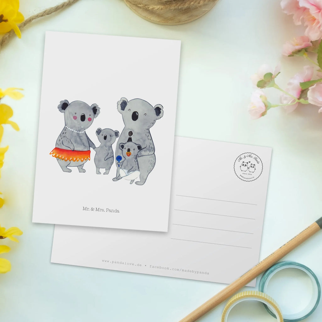 Postkarte Koala Familie Postkarte, Karte, Geschenkkarte, Grußkarte, Einladung, Ansichtskarte, Geburtstagskarte, Einladungskarte, Dankeskarte, Ansichtskarten, Einladung Geburtstag, Einladungskarten Geburtstag, Familie, Vatertag, Muttertag, Bruder, Schwester, Mama, Papa, Oma, Opa, Koala, Koalas, Family, Kinder, Geschwister, Familienleben