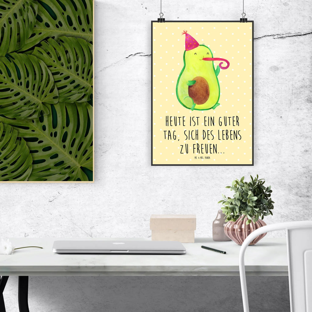 Poster Avocado Partyhupe Poster, Wandposter, Bild, Wanddeko, Küchenposter, Kinderposter, Wanddeko Bild, Raumdekoration, Wanddekoration, Handgemaltes Poster, Mr. & Mrs. Panda Poster, Designposter, Kunstdruck, Posterdruck, Avocado, Veggie, Vegan, Gesund, Party, Feierlichkeit, Feier, Fete, Geburtstag, Gute Laune, Tröte