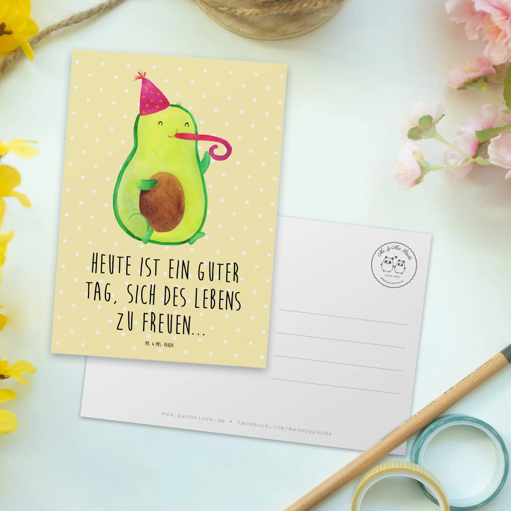 Postkarte Avocado Partyhupe Postkarte, Karte, Geschenkkarte, Grußkarte, Einladung, Ansichtskarte, Geburtstagskarte, Einladungskarte, Dankeskarte, Ansichtskarten, Einladung Geburtstag, Einladungskarten Geburtstag, Avocado, Veggie, Vegan, Gesund, Party, Feierlichkeit, Feier, Fete, Geburtstag, Gute Laune, Tröte