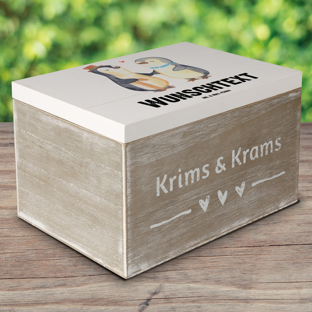 Personalisierte Holzkiste Pinguin Beste Großeltern der Welt Holzkiste mit Namen, Kiste mit Namen, Schatzkiste mit Namen, Truhe mit Namen, Schatulle mit Namen, Erinnerungsbox mit Namen, Erinnerungskiste, mit Namen, Dekokiste mit Namen, Aufbewahrungsbox mit Namen, Holzkiste Personalisiert, Kiste Personalisiert, Schatzkiste Personalisiert, Truhe Personalisiert, Schatulle Personalisiert, Erinnerungsbox Personalisiert, Erinnerungskiste Personalisiert, Dekokiste Personalisiert, Aufbewahrungsbox Personalisiert, Geschenkbox personalisiert, GEschenkdose personalisiert, für, Dankeschön, Geschenk, Schenken, Geburtstag, Geburtstagsgeschenk, Geschenkidee, Danke, Bedanken, Mitbringsel, Freude machen, Geschenktipp, Großeltern, Grosseltern, Großmutter, Großvater, Opa, Omi, Oma, Opi. Großpapa, Großmama, Enkel, Enkelin, Enkelkind, Kleinigkeit, Omma, Ommi, Oppa, Oppi, Bester