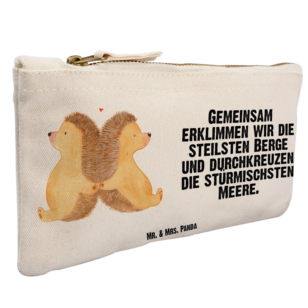 Schminktasche Igel händchenhaltend Schminktasche, Kosmetiktasche, Kosmetikbeutel, Stiftemäppchen, Etui, Federmappe, Makeup, XXL, Schminketui, Kosmetiketui, Schlamperetui, Liebe, Partner, Freund, Freundin, Ehemann, Ehefrau, Heiraten, Verlobung, Heiratsantrag, Liebesgeschenk, Jahrestag, Hocheitstag, Igel, Igelliebe, Hand in Hand, Liebesbeweis, große Liebe, Liebesbotschaft, Hochzeit, Lieblingsmensch, Gemeinsamkeit, Love, Geschenk für zwei