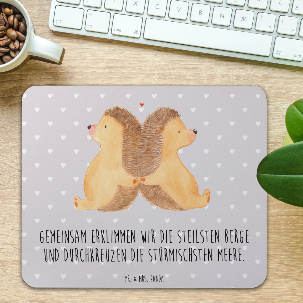 Mauspad Igel händchenhaltend Mousepad, Computer zubehör, Büroausstattung, PC Zubehör, Arbeitszimmer, Mauspad, Einzigartiges Mauspad, Designer Mauspad, Mausunterlage, Mauspad Büro, Liebe, Partner, Freund, Freundin, Ehemann, Ehefrau, Heiraten, Verlobung, Heiratsantrag, Liebesgeschenk, Jahrestag, Hocheitstag, Igel, Igelliebe, Hand in Hand, Liebesbeweis, große Liebe, Liebesbotschaft, Hochzeit, Lieblingsmensch, Gemeinsamkeit, Love, Geschenk für zwei