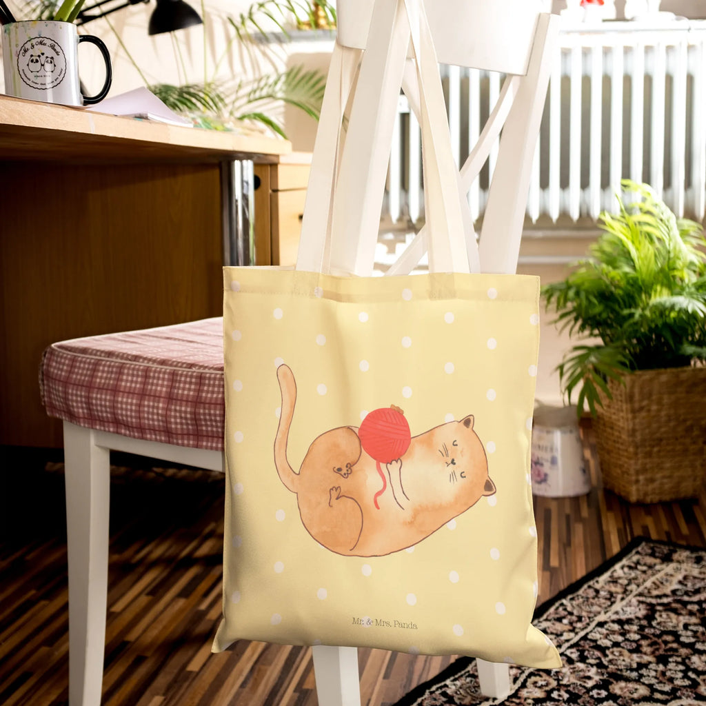 Einkaufstasche Katzen Wollknäul Tragetasche, Tasche, Beutel, Stofftasche, Baumwolltasche, Umhängetasche, Shopper, Einkaufstasche, Beuteltasche, Katze, Katzenmotiv, Katzenfan, Katzendeko, Katzenfreund, Katzenliebhaber, Katzenprodukte, Katzenartikel, Katzenaccessoires, Katzensouvenirs, Katzenliebhaberprodukte, Katzenmotive, Katzen, Kater, Mietze, Cat, Cats, Katzenhalter, Katzenbesitzerin, Haustier, Wollknäuel, Wolle, Spielen, Spiel, verspielt