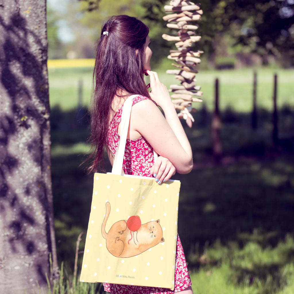 Einkaufstasche Katzen Wollknäul Tragetasche, Tasche, Beutel, Stofftasche, Baumwolltasche, Umhängetasche, Shopper, Einkaufstasche, Beuteltasche, Katze, Katzenmotiv, Katzenfan, Katzendeko, Katzenfreund, Katzenliebhaber, Katzenprodukte, Katzenartikel, Katzenaccessoires, Katzensouvenirs, Katzenliebhaberprodukte, Katzenmotive, Katzen, Kater, Mietze, Cat, Cats, Katzenhalter, Katzenbesitzerin, Haustier, Wollknäuel, Wolle, Spielen, Spiel, verspielt