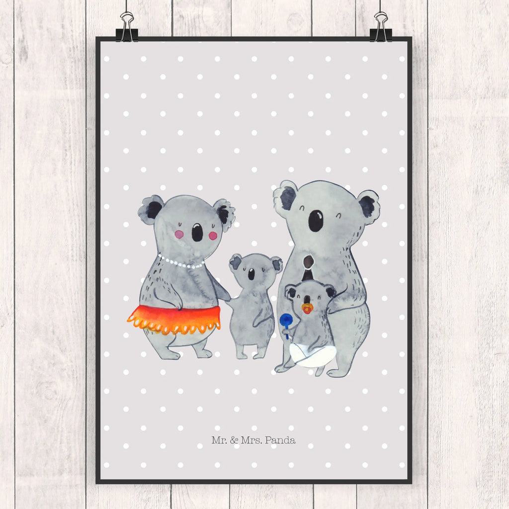 Poster Koala Familie Poster, Wandposter, Bild, Wanddeko, Küchenposter, Kinderposter, Wanddeko Bild, Raumdekoration, Wanddekoration, Handgemaltes Poster, Mr. & Mrs. Panda Poster, Designposter, Kunstdruck, Posterdruck, Familie, Vatertag, Muttertag, Bruder, Schwester, Mama, Papa, Oma, Opa, Koala, Koalas, Family, Kinder, Geschwister, Familienleben