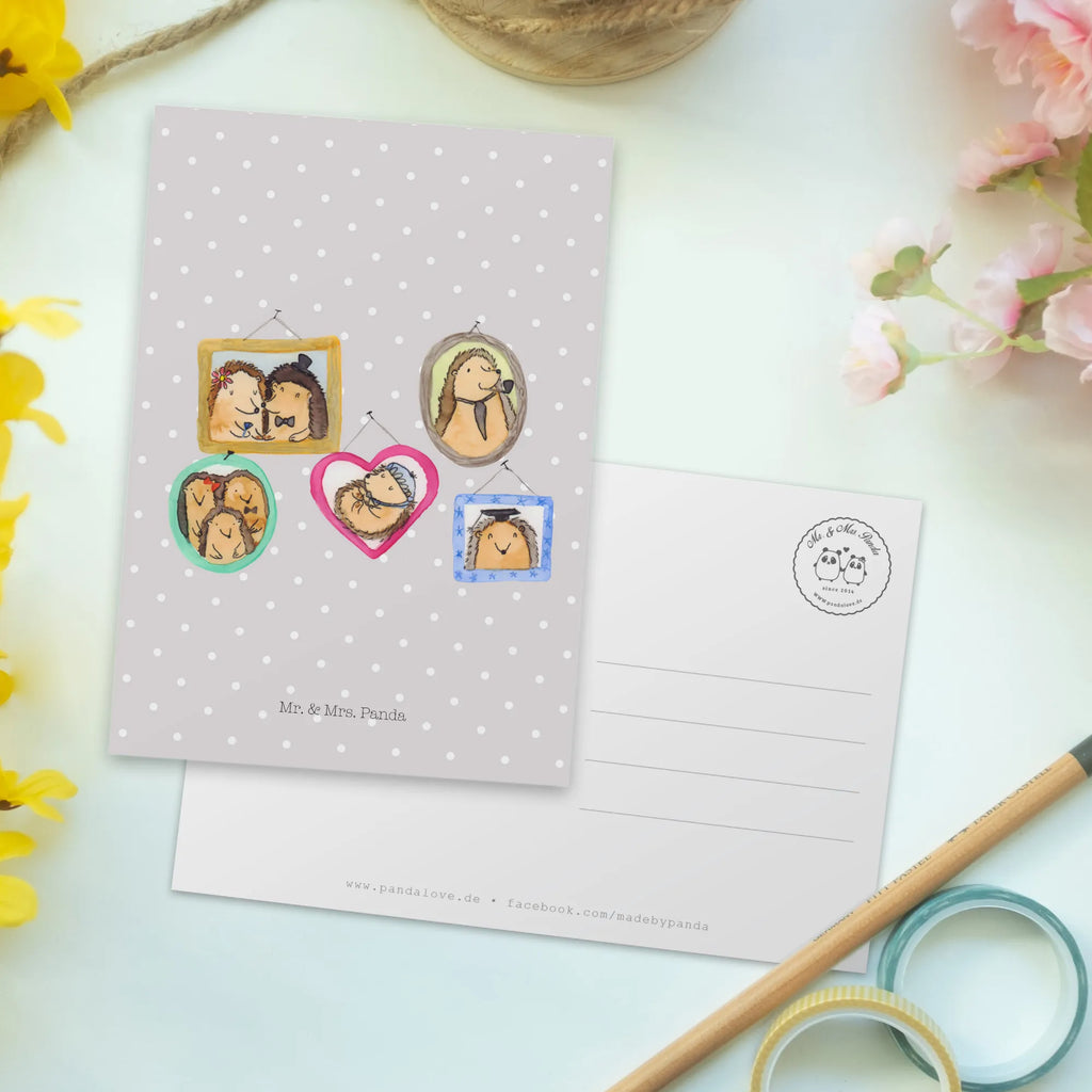 Postkarte Igel Familie Postkarte, Karte, Geschenkkarte, Grußkarte, Einladung, Ansichtskarte, Geburtstagskarte, Einladungskarte, Dankeskarte, Ansichtskarten, Einladung Geburtstag, Einladungskarten Geburtstag, Familie, Vatertag, Muttertag, Bruder, Schwester, Mama, Papa, Oma, Opa, Liebe, Igel, Bilder, Zusammenhalt, Glück