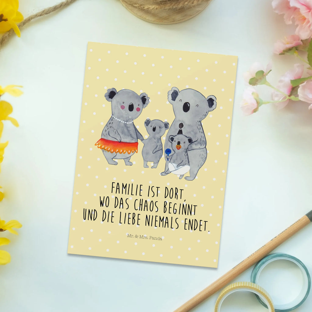 Postkarte Koala Familie Postkarte, Karte, Geschenkkarte, Grußkarte, Einladung, Ansichtskarte, Geburtstagskarte, Einladungskarte, Dankeskarte, Ansichtskarten, Einladung Geburtstag, Einladungskarten Geburtstag, Familie, Vatertag, Muttertag, Bruder, Schwester, Mama, Papa, Oma, Opa, Koala, Koalas, Family, Kinder, Geschwister, Familienleben