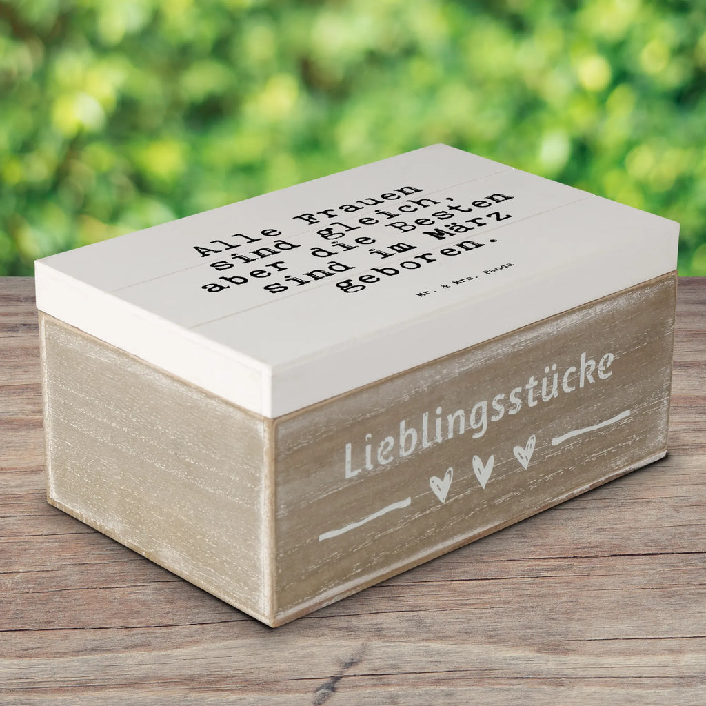 Holzkiste Sprüche und Zitate Alle Frauen sind gleich, aber die Besten sind im März geboren. Holzkiste, Kiste, Schatzkiste, Truhe, Schatulle, XXL, Erinnerungsbox, Erinnerungskiste, Dekokiste, Aufbewahrungsbox, Geschenkbox, Geschenkdose, Spruch, Sprüche, lustige Sprüche, Weisheiten, Zitate, Spruch Geschenke, Spruch Sprüche Weisheiten Zitate Lustig Weisheit Worte