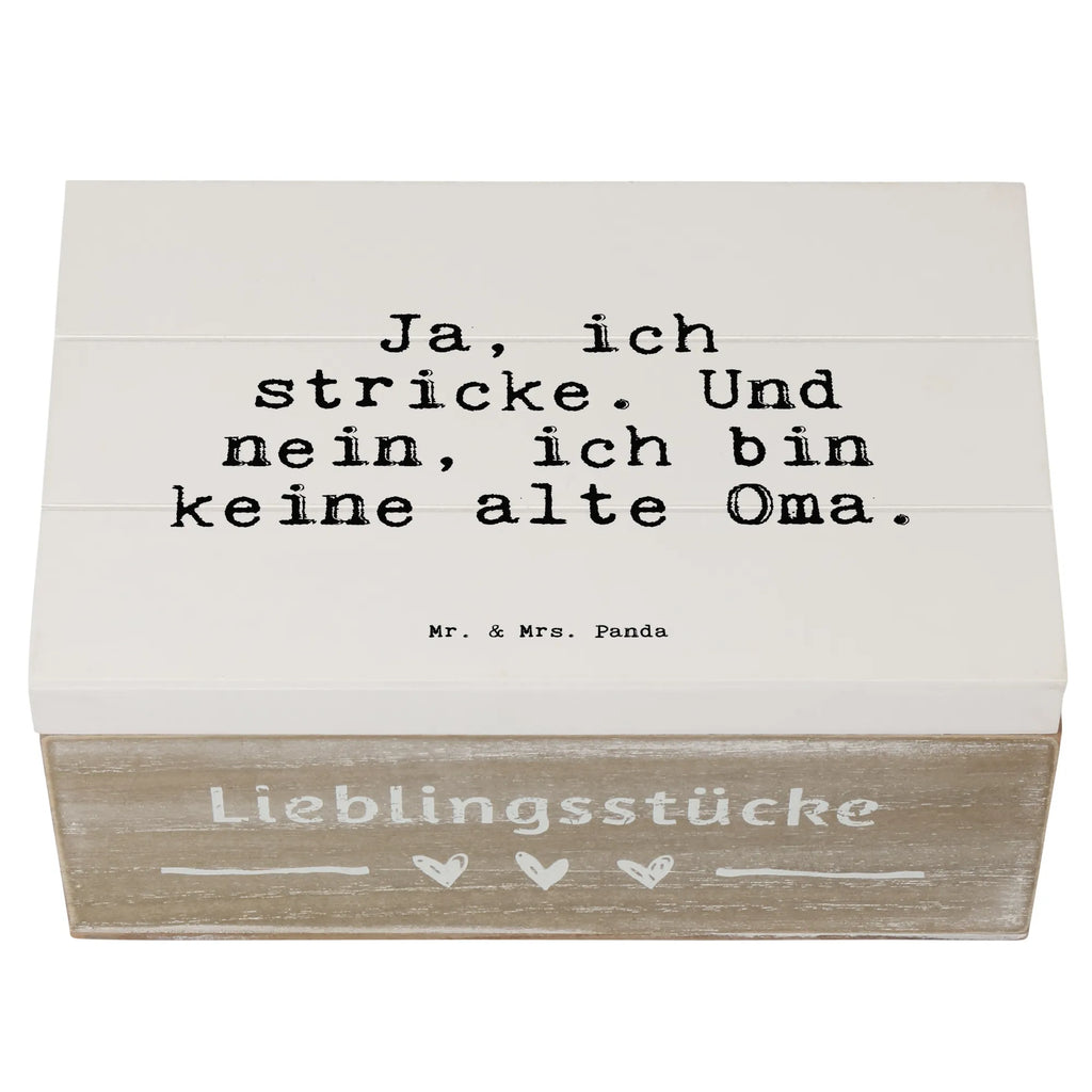 Holzkiste Sprüche und Zitate Ja, ich stricke. Und nein, ich bin keine alte Oma. Holzkiste, Kiste, Schatzkiste, Truhe, Schatulle, XXL, Erinnerungsbox, Erinnerungskiste, Dekokiste, Aufbewahrungsbox, Geschenkbox, Geschenkdose, Spruch, Sprüche, lustige Sprüche, Weisheiten, Zitate, Spruch Geschenke, Spruch Sprüche Weisheiten Zitate Lustig Weisheit Worte